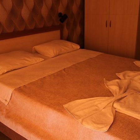 Saturn Hotel Кушадасъ Екстериор снимка