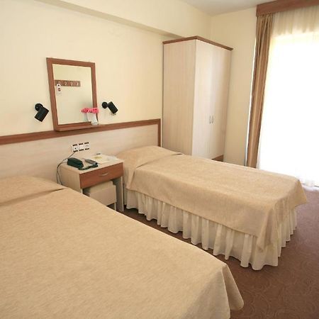 Saturn Hotel Кушадасъ Екстериор снимка