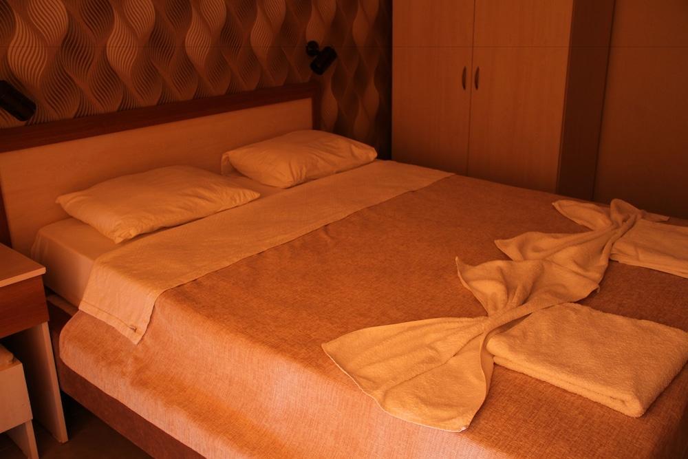 Saturn Hotel Кушадасъ Екстериор снимка