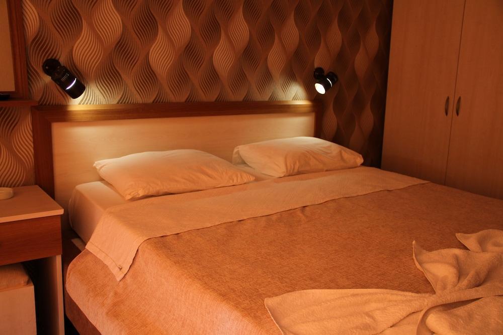 Saturn Hotel Кушадасъ Екстериор снимка