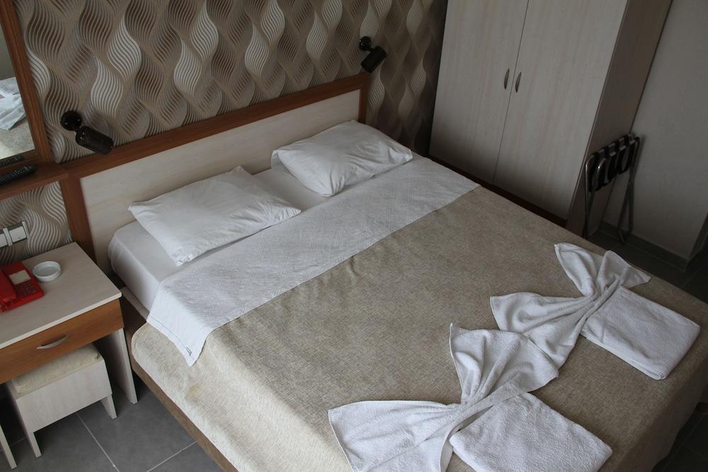 Saturn Hotel Кушадасъ Екстериор снимка