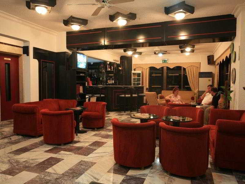 Saturn Hotel Кушадасъ Екстериор снимка