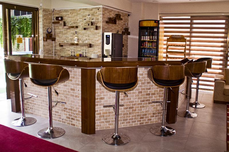 Saturn Hotel Кушадасъ Екстериор снимка