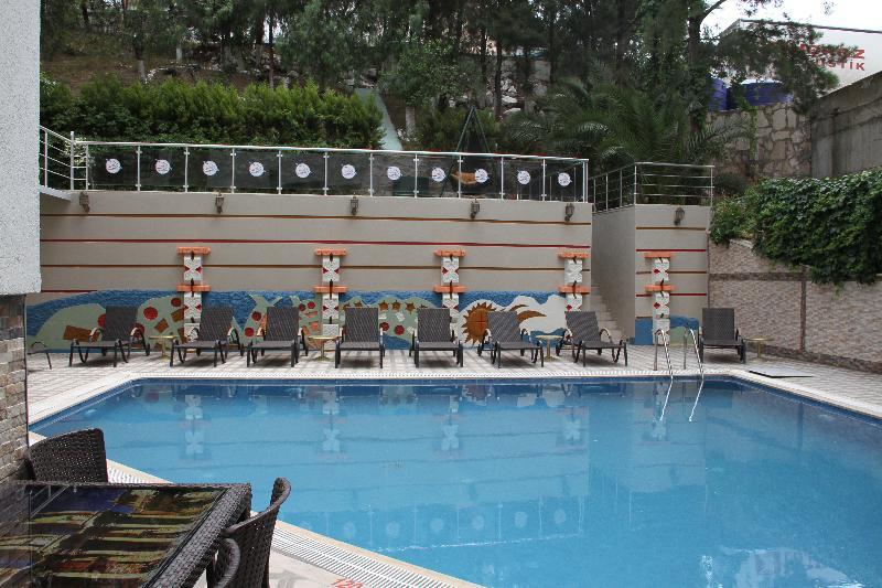 Saturn Hotel Кушадасъ Екстериор снимка