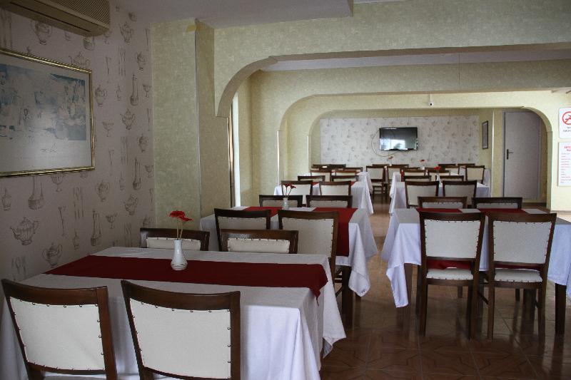 Saturn Hotel Кушадасъ Екстериор снимка