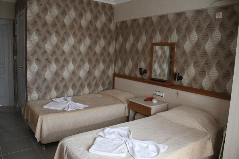 Saturn Hotel Кушадасъ Екстериор снимка