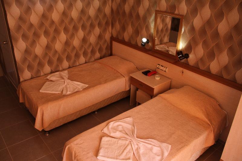 Saturn Hotel Кушадасъ Екстериор снимка