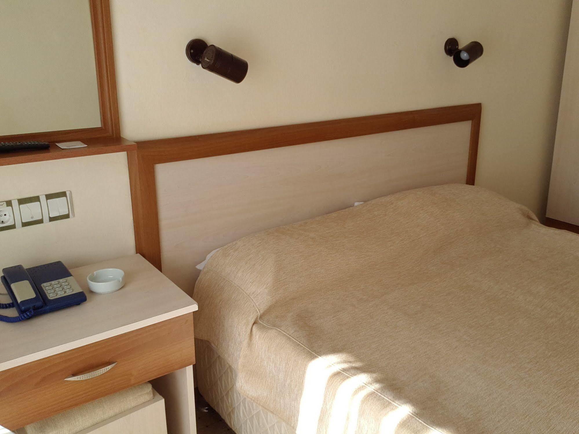 Saturn Hotel Кушадасъ Екстериор снимка