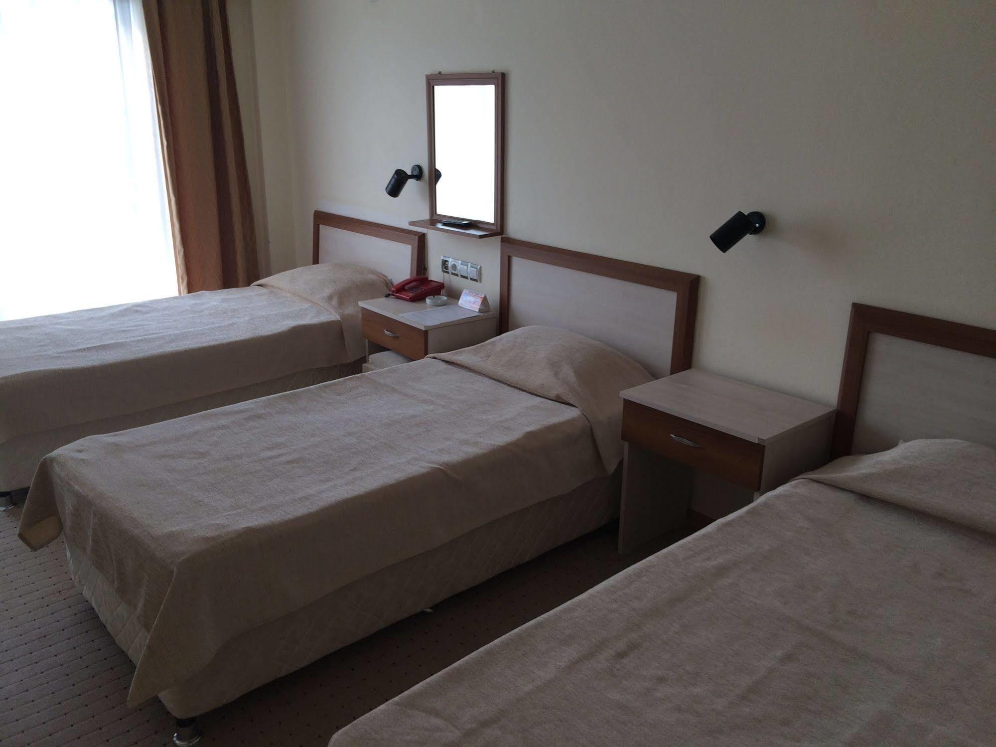 Saturn Hotel Кушадасъ Екстериор снимка
