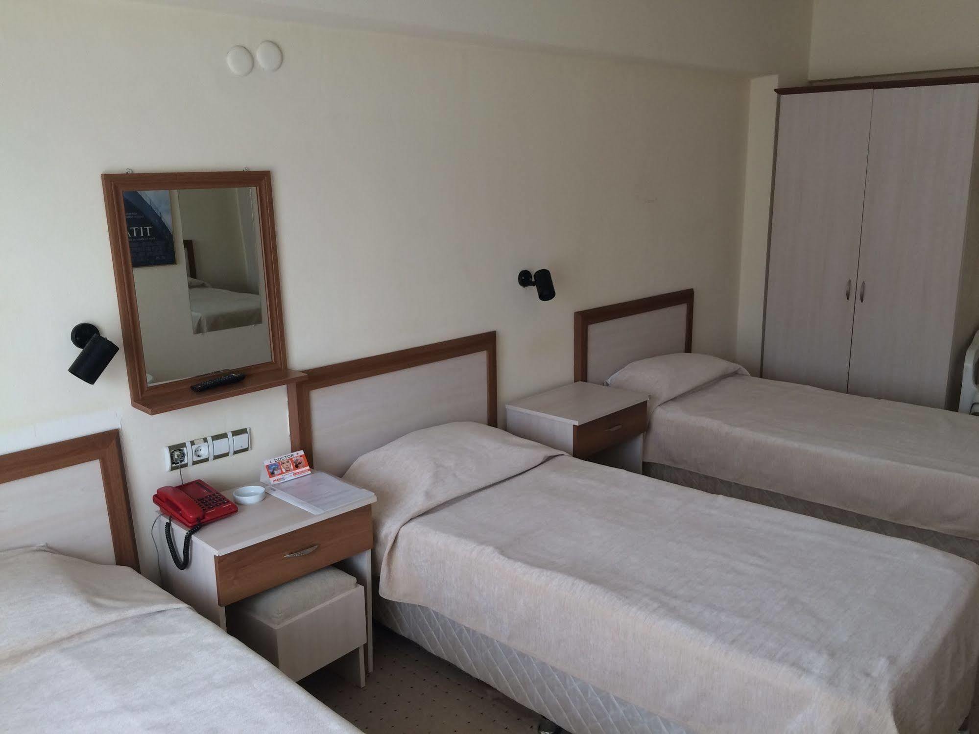 Saturn Hotel Кушадасъ Екстериор снимка