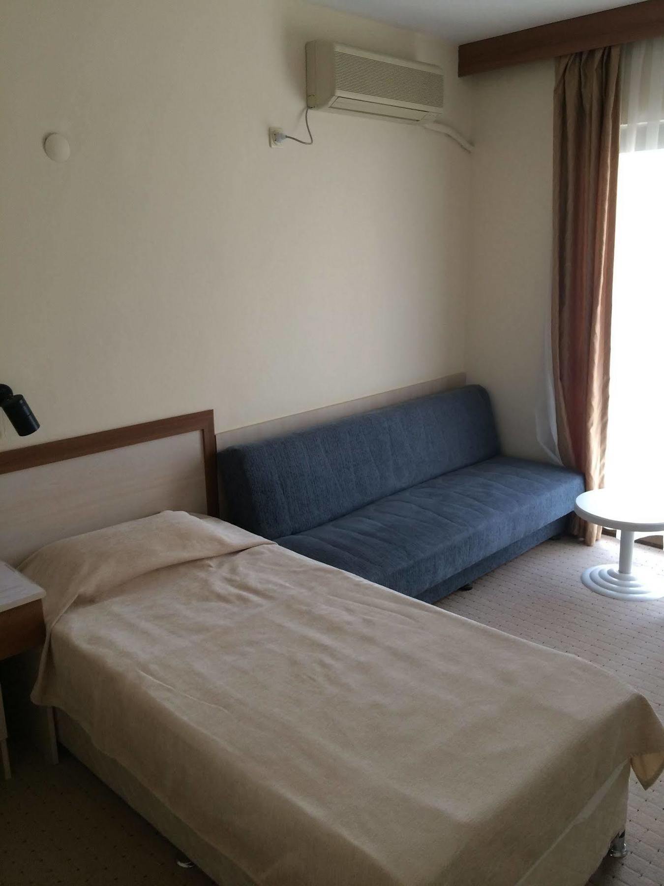 Saturn Hotel Кушадасъ Екстериор снимка