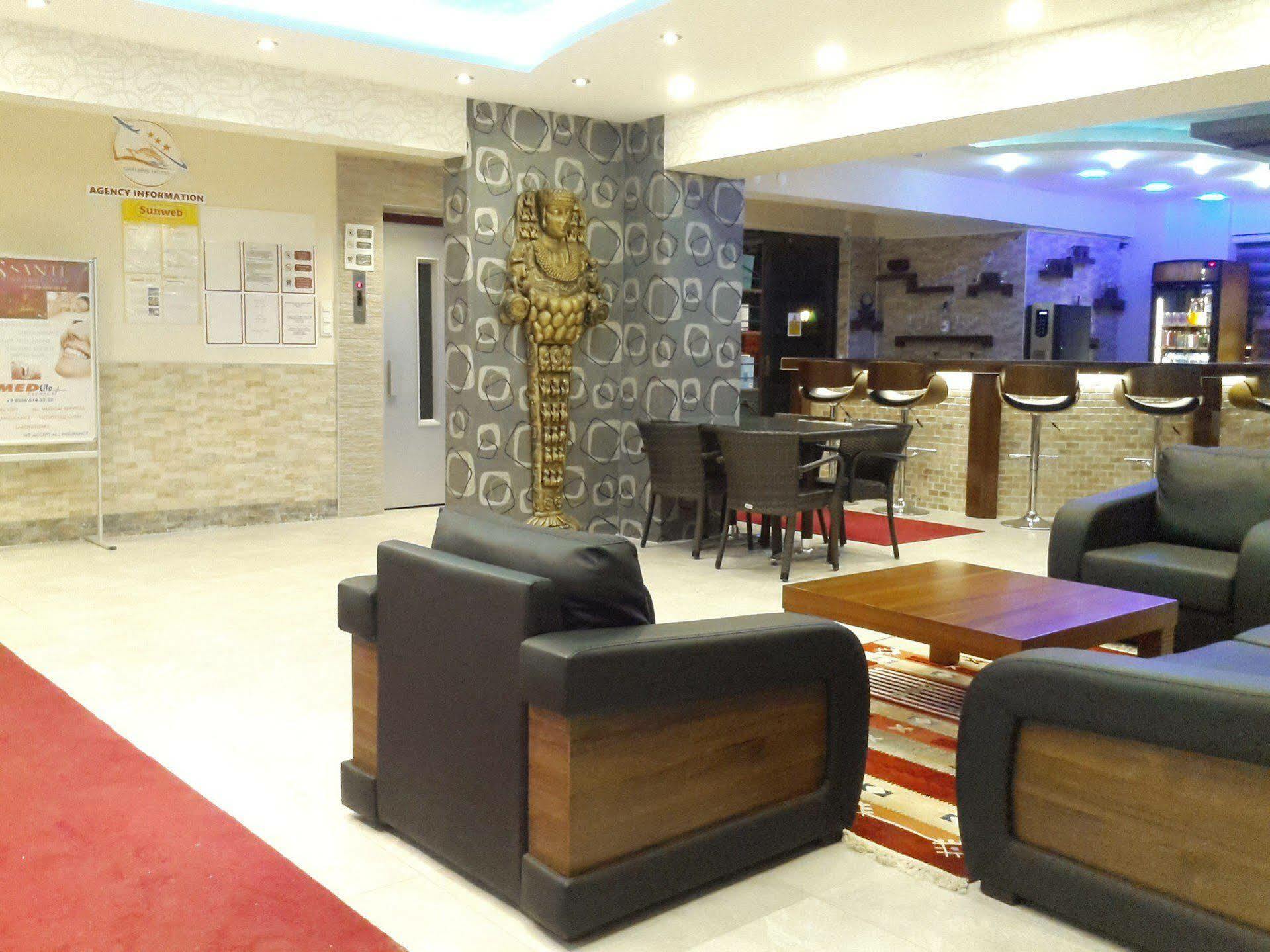 Saturn Hotel Кушадасъ Екстериор снимка
