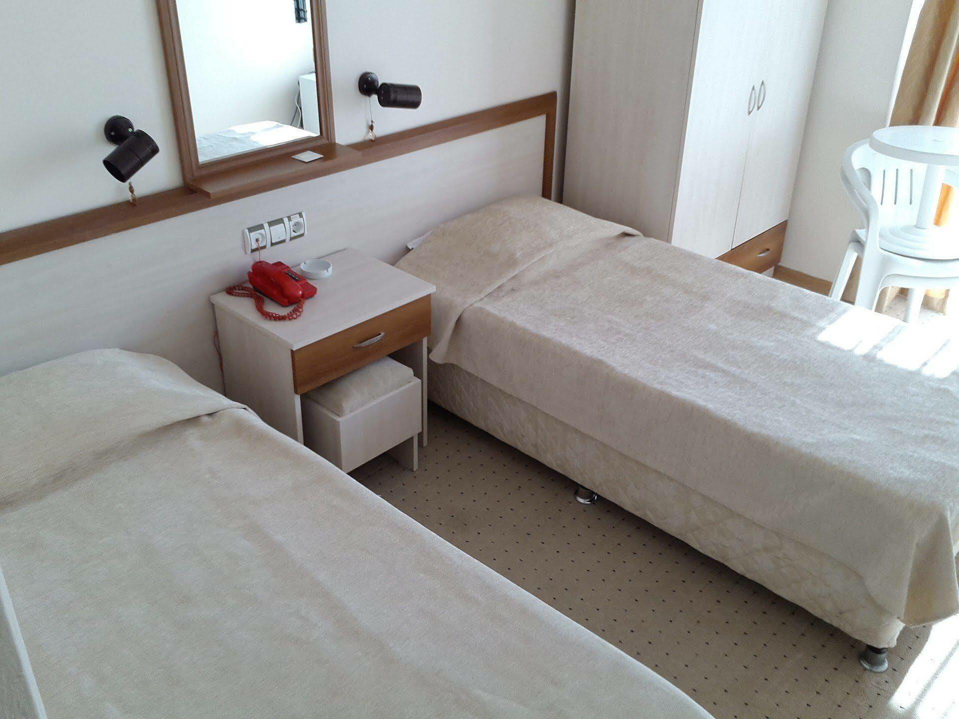 Saturn Hotel Кушадасъ Екстериор снимка
