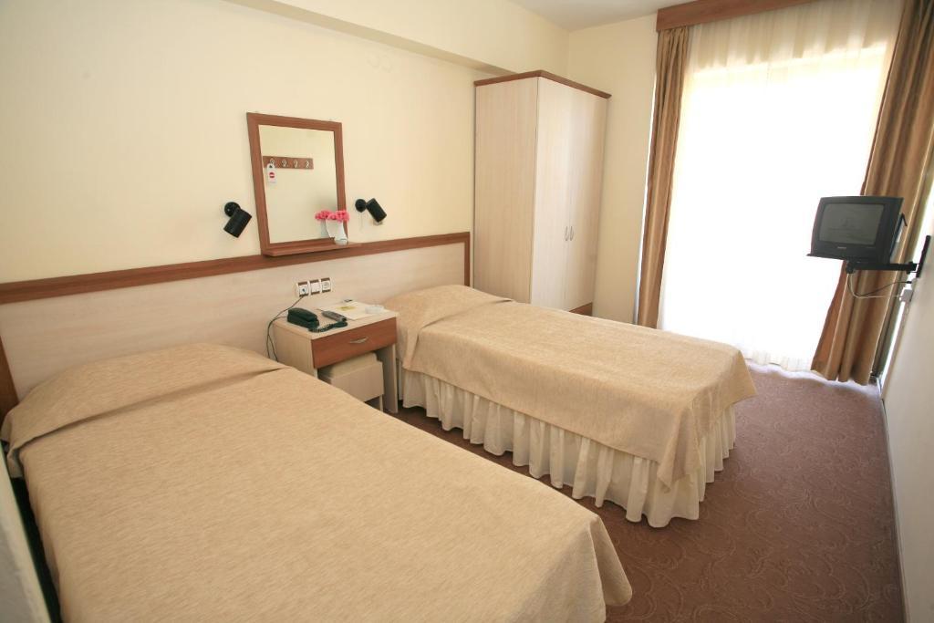 Saturn Hotel Кушадасъ Екстериор снимка
